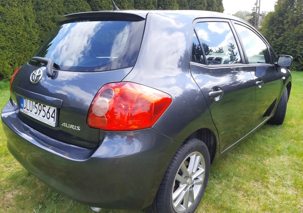 Toyota Auris cena 28800 przebieg: 137800, rok produkcji 2010 z Wałcz małe 106